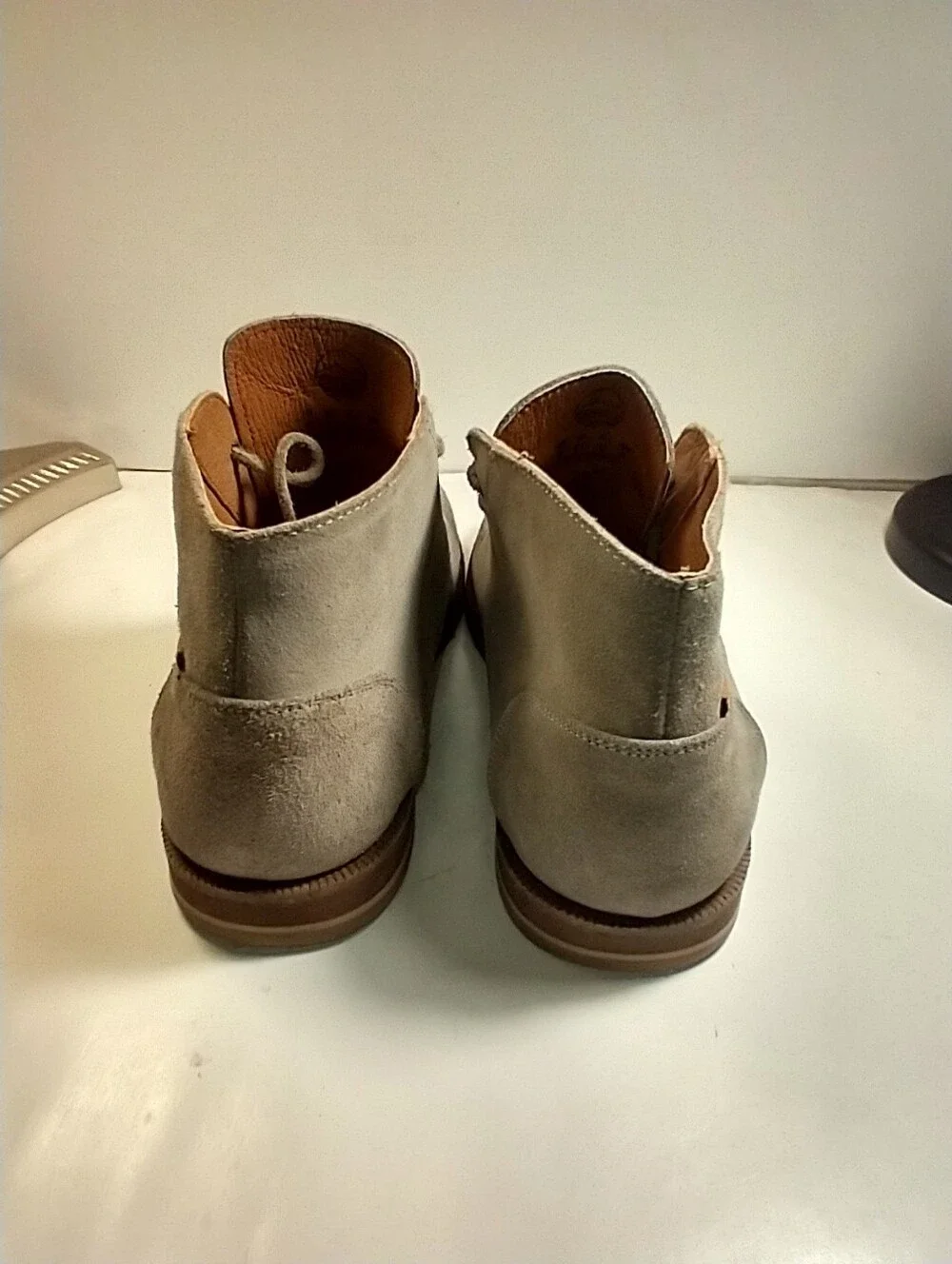 Hari Mari Adobe Desert Suede Chukka Boots Men's sz 9.